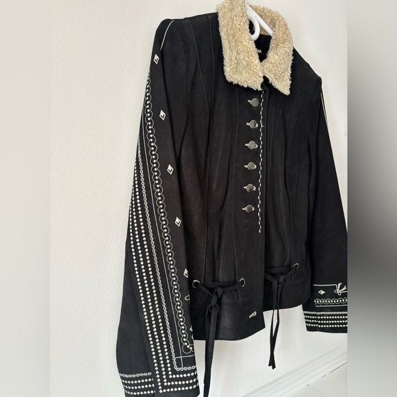 Tristant & Iseut - Black Suede Jacket with Shearling Collar - Picture 6 of 11